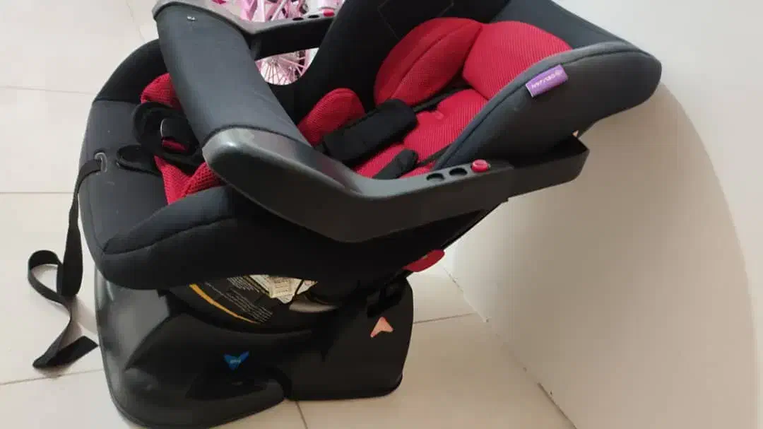 یک عدد صندلی ماشین کودک نو|تخت و صندلی بچه|بندر گناوه, |دیوار