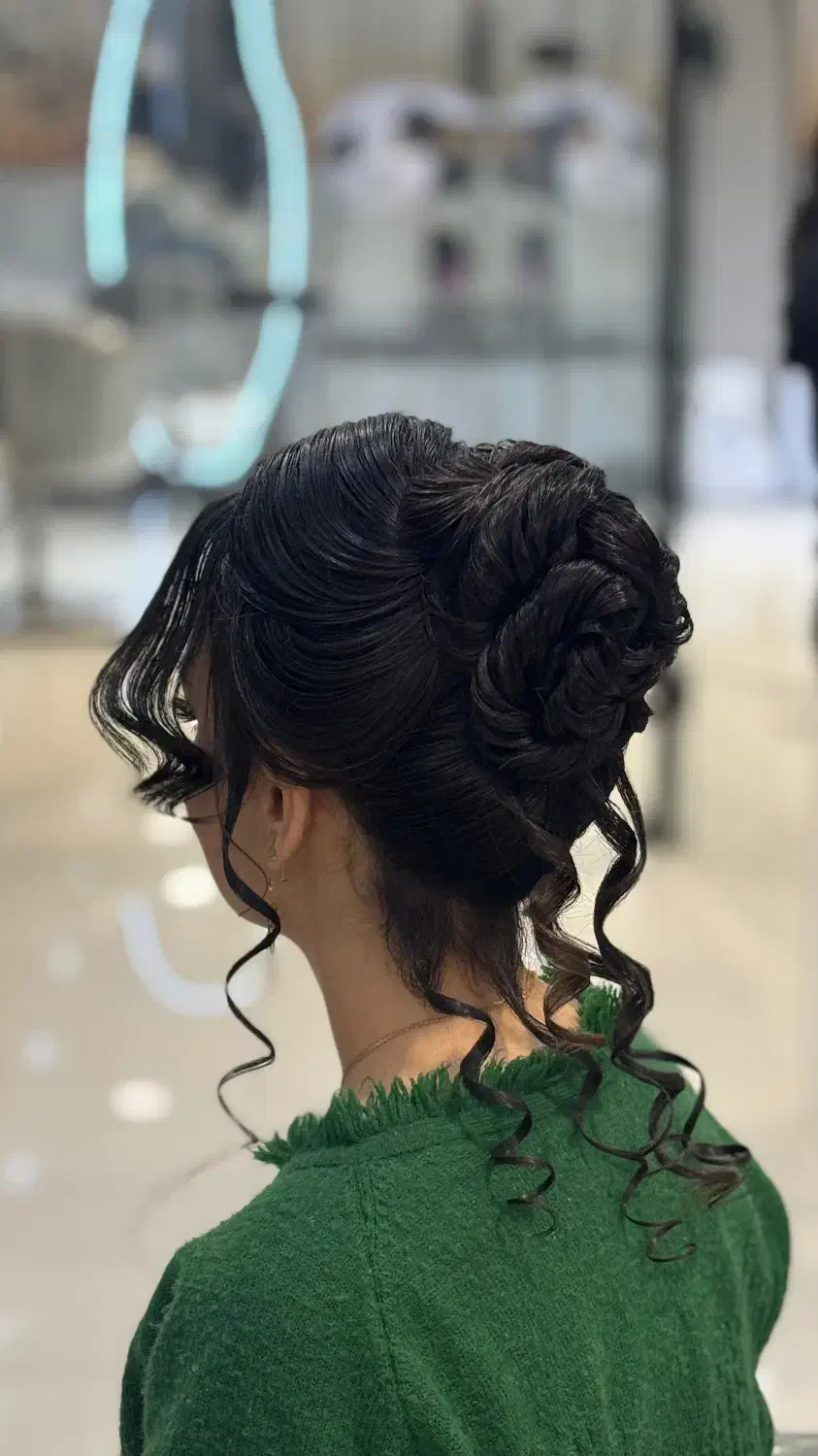 مدل شنیون با موی رنگی|خدمات آرایشگری و زیبایی|قزوین, |دیوار