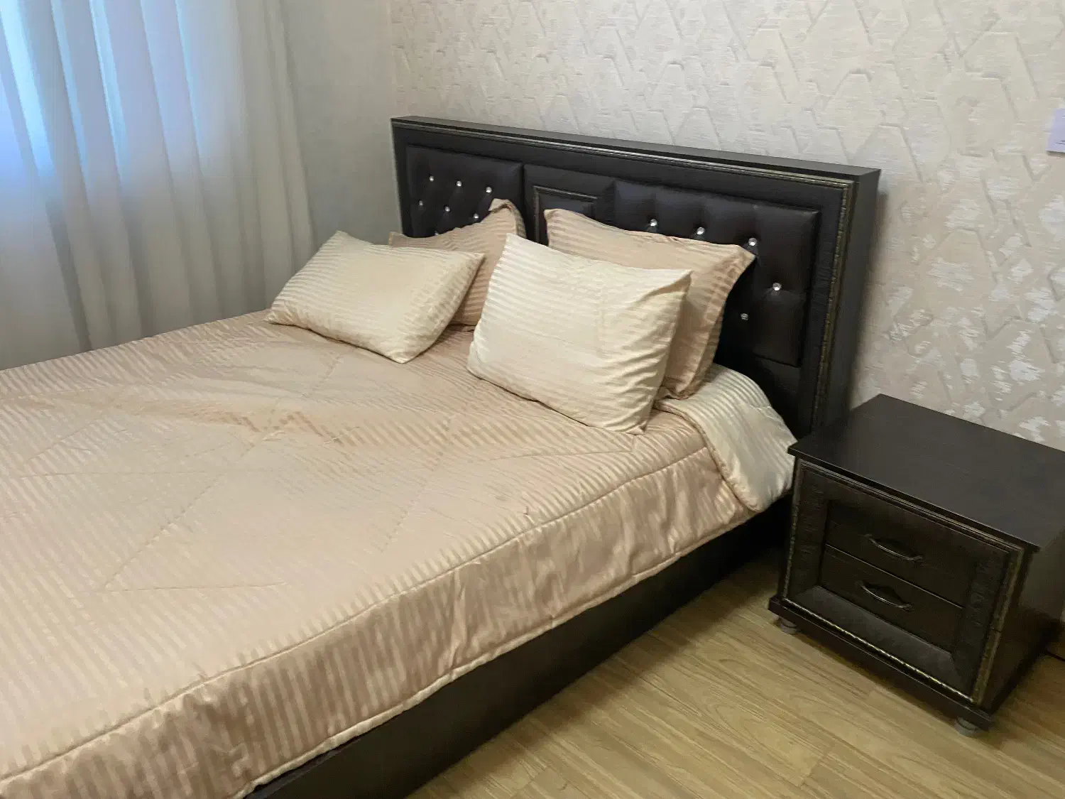 سرویس خواب دو نفره|تخت و سرویس خواب|چناران, |دیوار