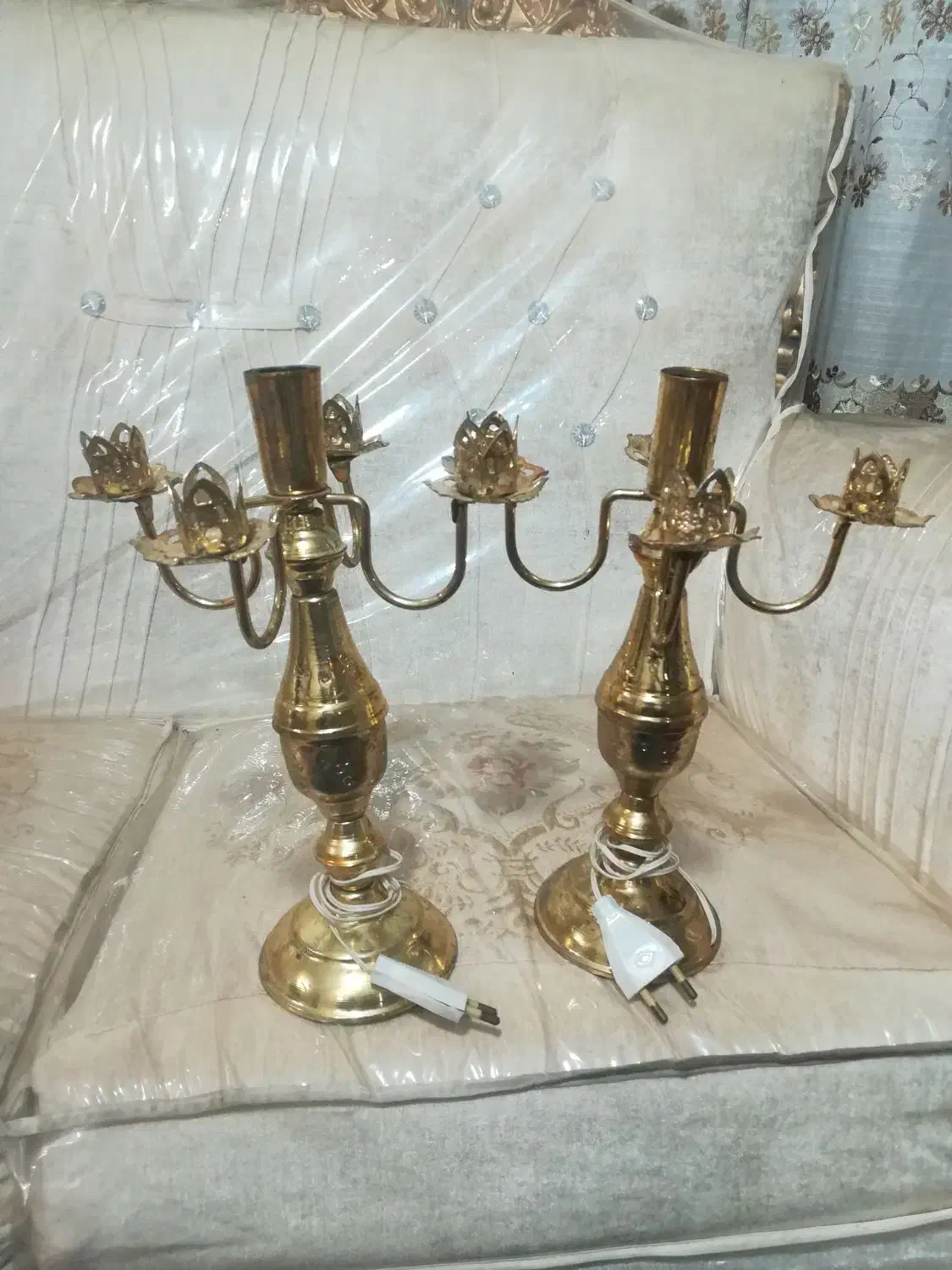 یک جفت شمعدانی|لوستر و چراغ آویز|نیشابور, دارایی|دیوار