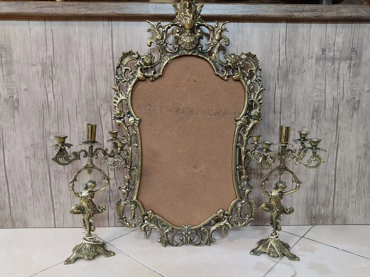 آینه و شمعدان|آینه|ری, دیلمان|دیوار