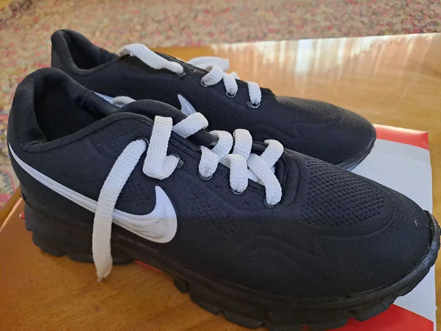 کفش|کیف، کفش، کمربند|کرمان, |دیوار