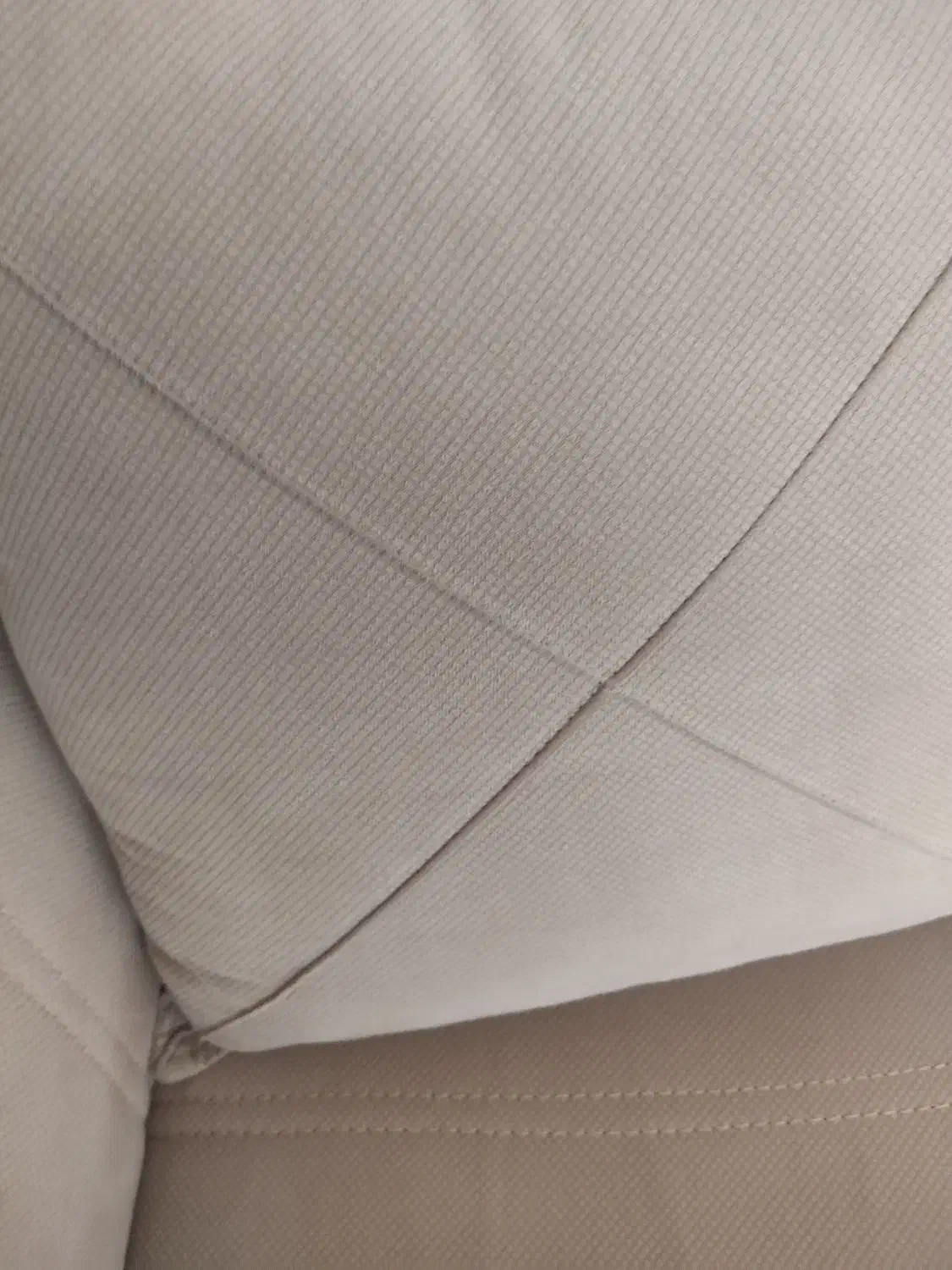 یک عدد پشتی پیدا شده|اشیا|دهگلان, |دیوار