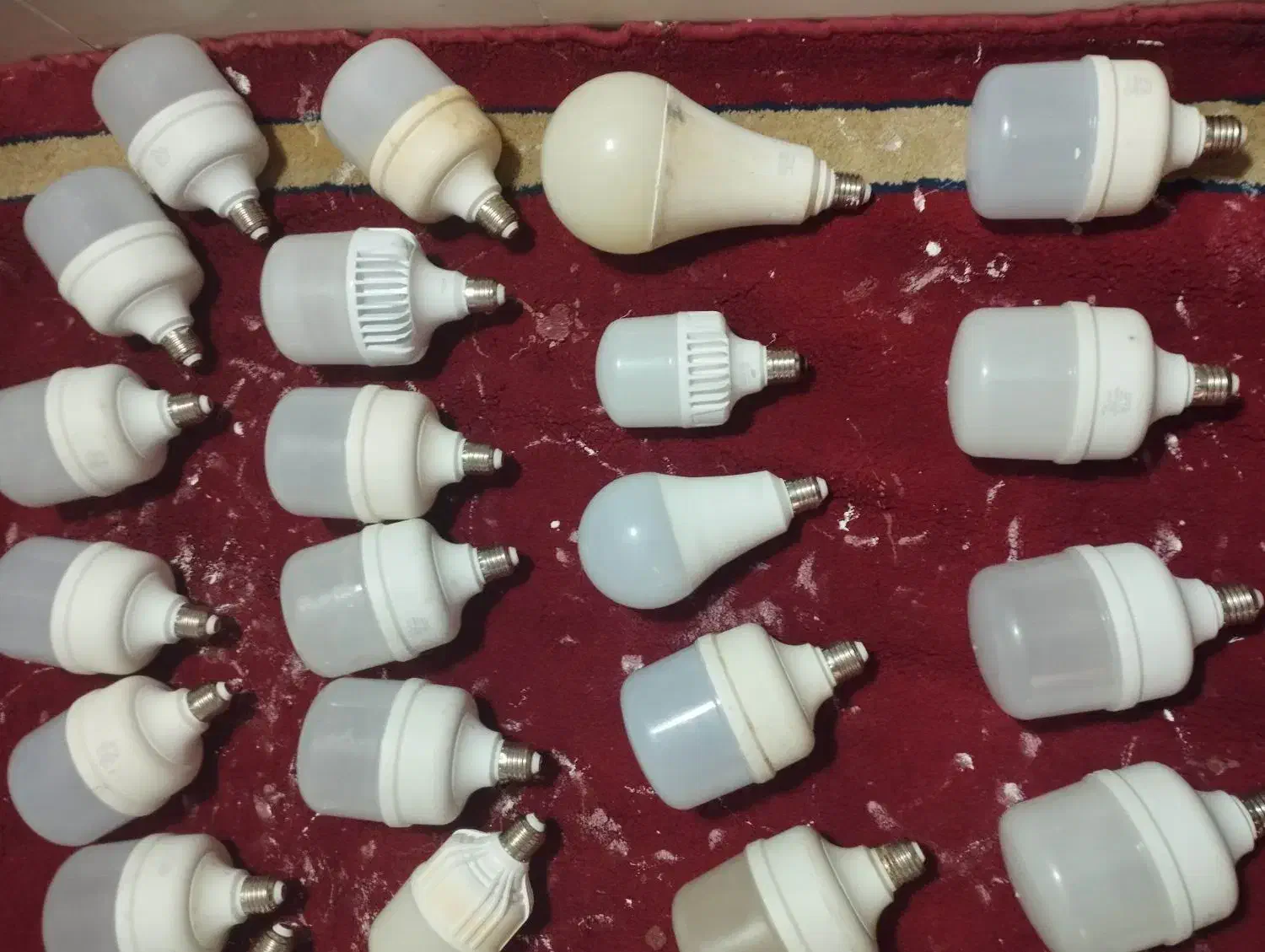 خریدار انواع لامپ سوخته براکت و ال ای دی|لامپ و چراغ|قم, شاه سید علی|دیوار