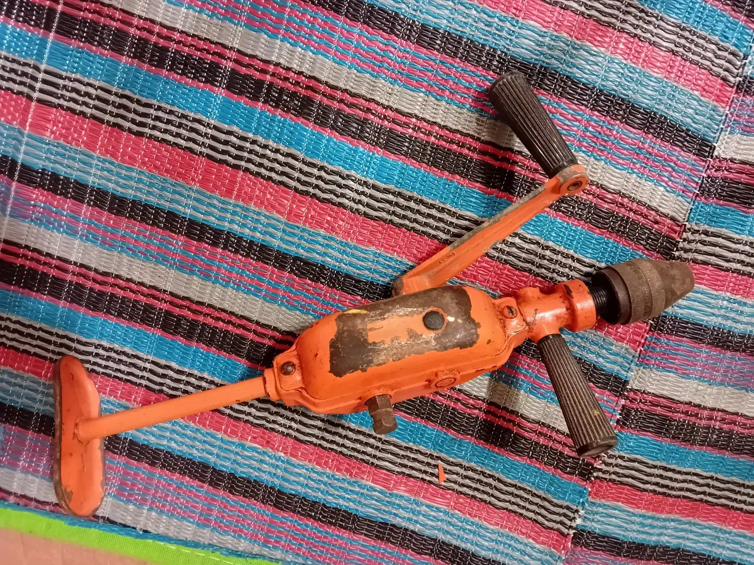 دیلردستی قدیمی|کلکسیون اشیاء عتیقه|آستانه اشرفیه, |دیوار