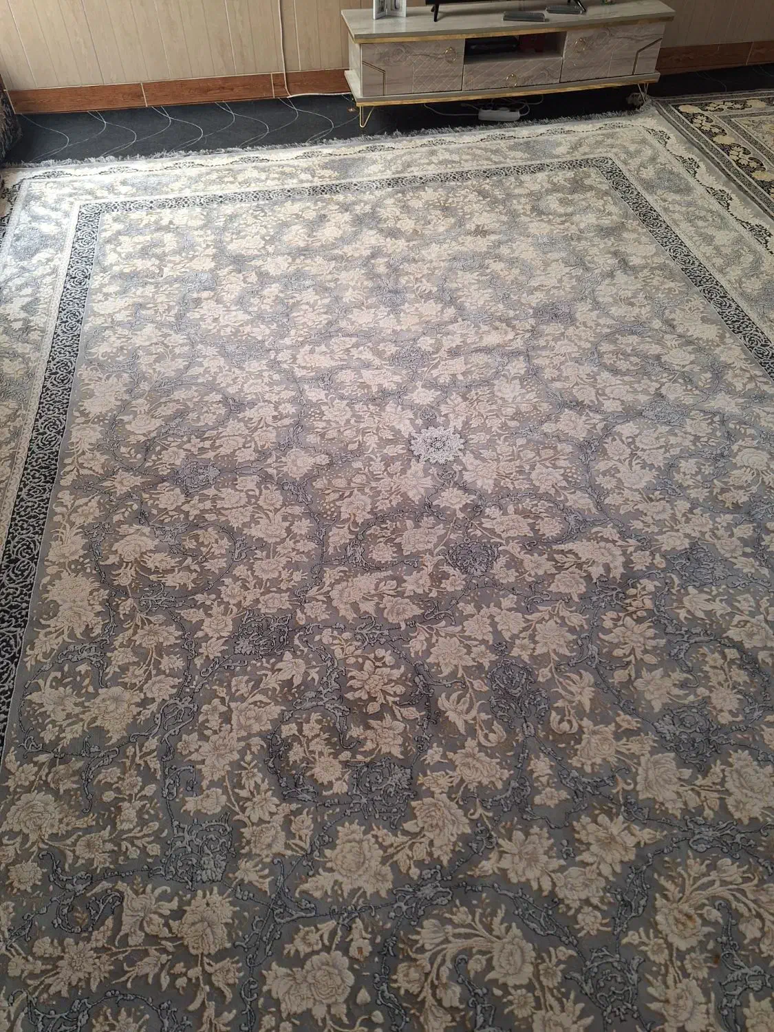 فرش۱۲متری ۷۰۰شانه گل برجسته|فرش|بروجرد, |دیوار