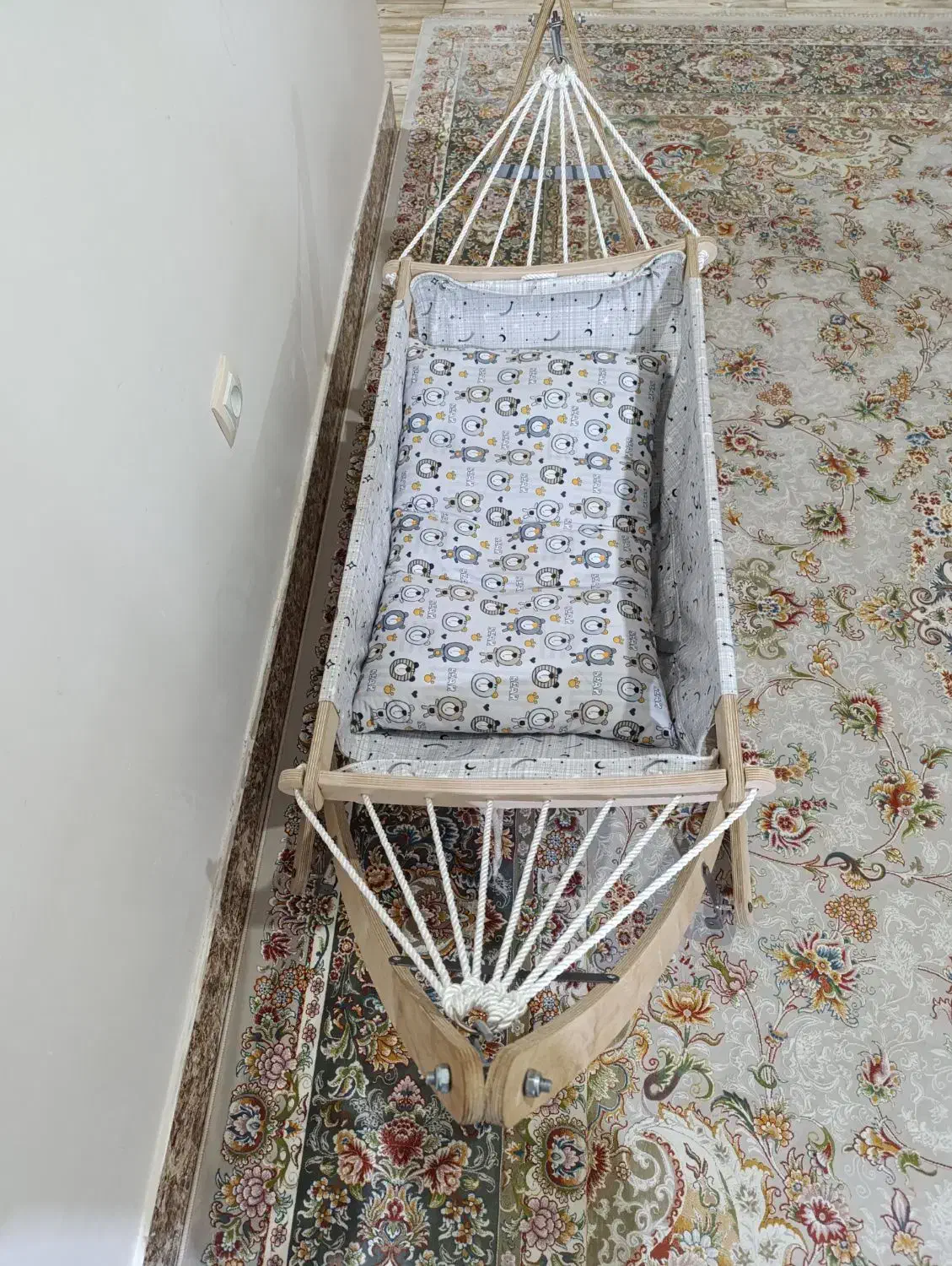 نی نی خواب|تخت و سرویس خواب|قروه, |دیوار