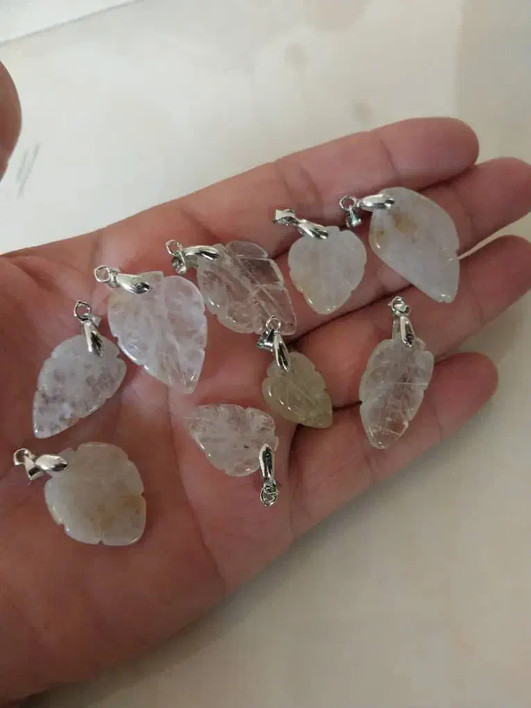 گردن آویز سنگی|جواهرات|اراک, |دیوار