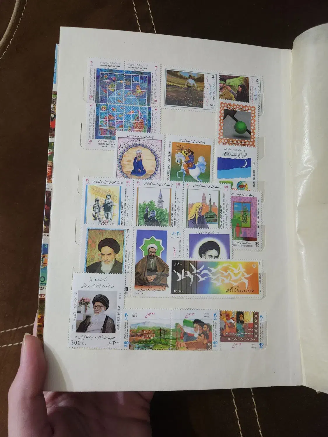 آلبوم تمبر کامل و سالم خاص و آنتیک|کلکسیون سکه، تمبر، اسکناس|رشت, رشتیان|دیوار