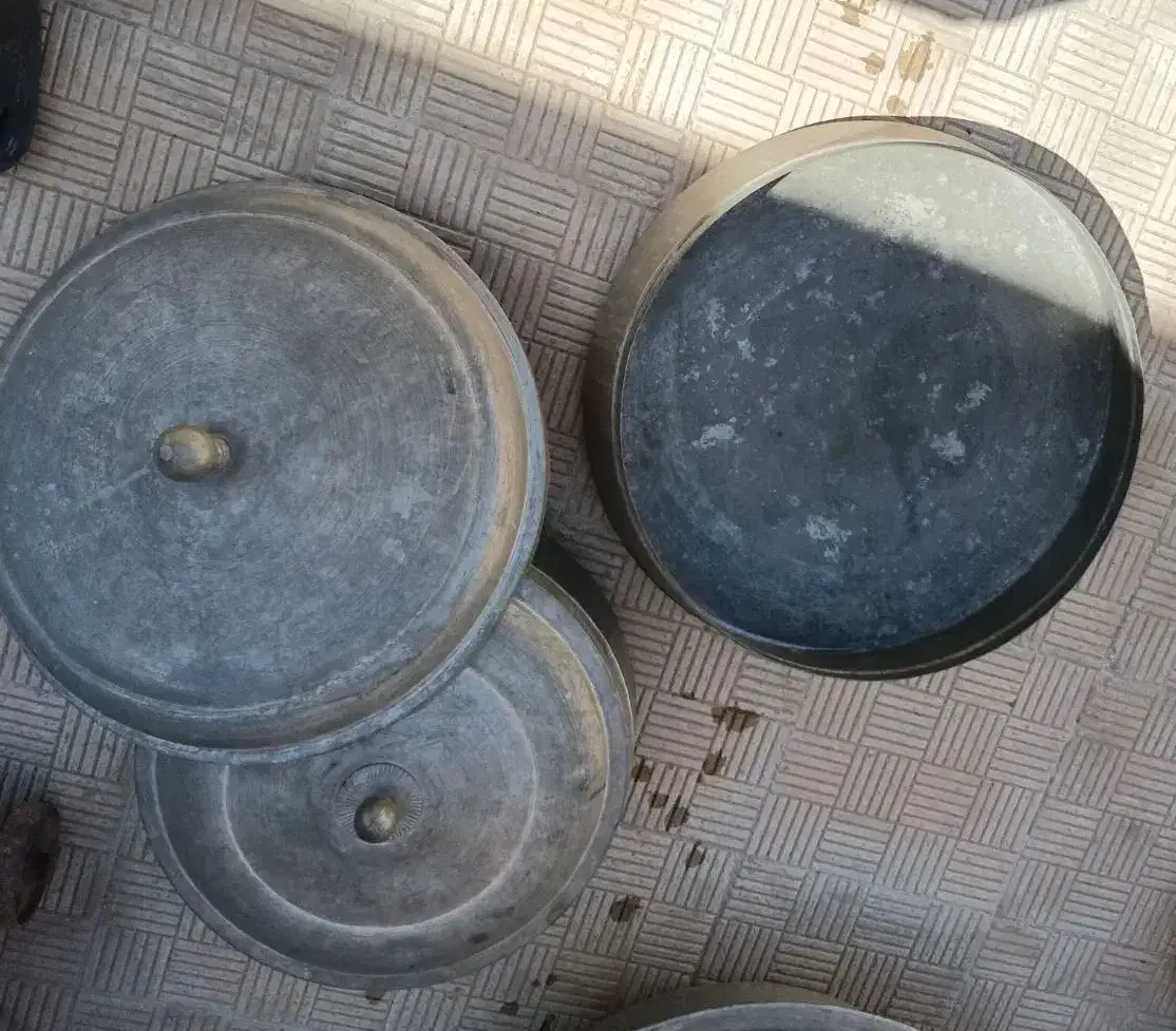 مس سینی بزرگ|کلکسیون اشیاء عتیقه|یزد, |دیوار