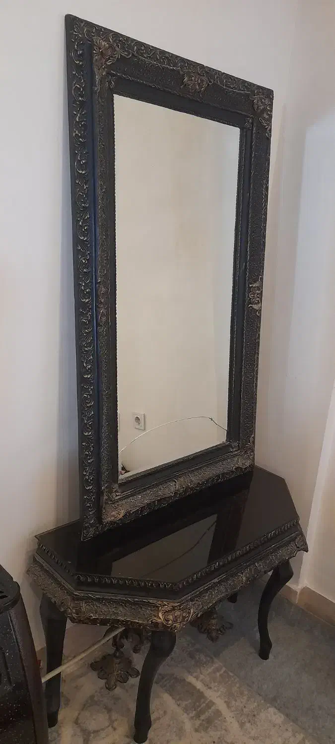 اینه|آینه|خرم‌آباد, |دیوار