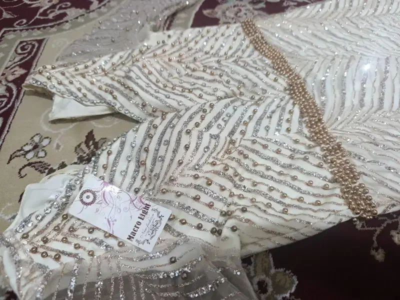 لباس مجلسی|لباس|بم, |دیوار