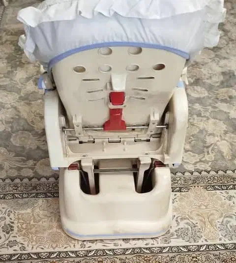 صندلی غذا خوری پایه کوتاه کودک و تخت خواب شو|تخت و صندلی بچه|شیراز, رحمت‌آباد|دیوار