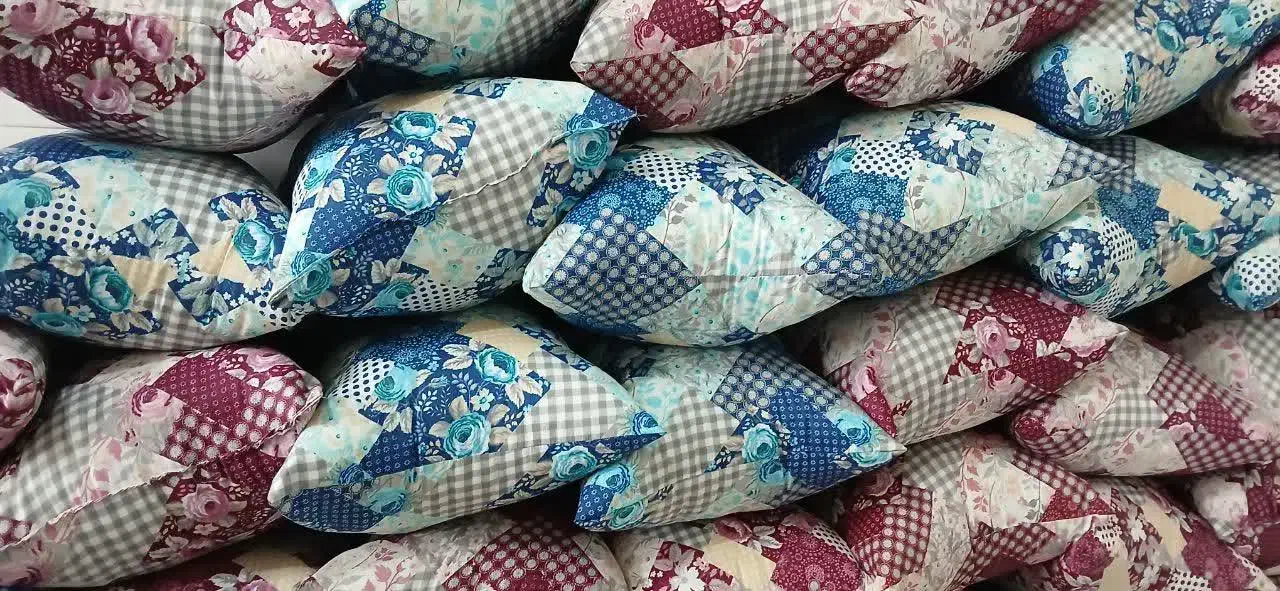 بالشت.|رختخواب، بالش، پتو|ملایر, |دیوار