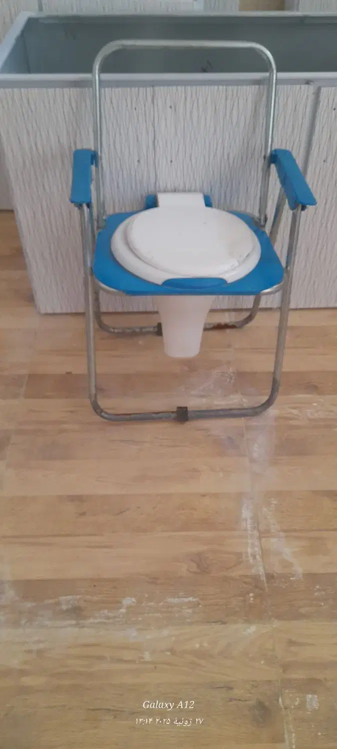 دسشویی فرنگی تمیز و سالم|لوازم سرویس بهداشتی|باشت, |دیوار