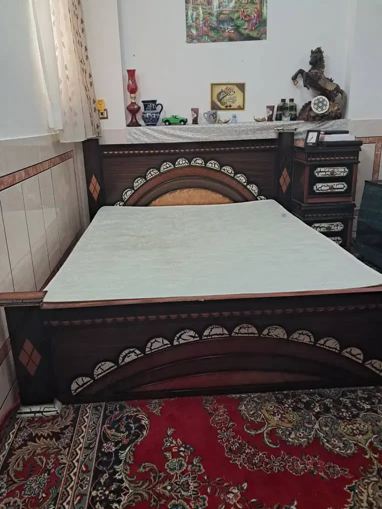 تخت دونفره باتشک در حد نو|تخت و سرویس خواب|خمینیشهر, |دیوار