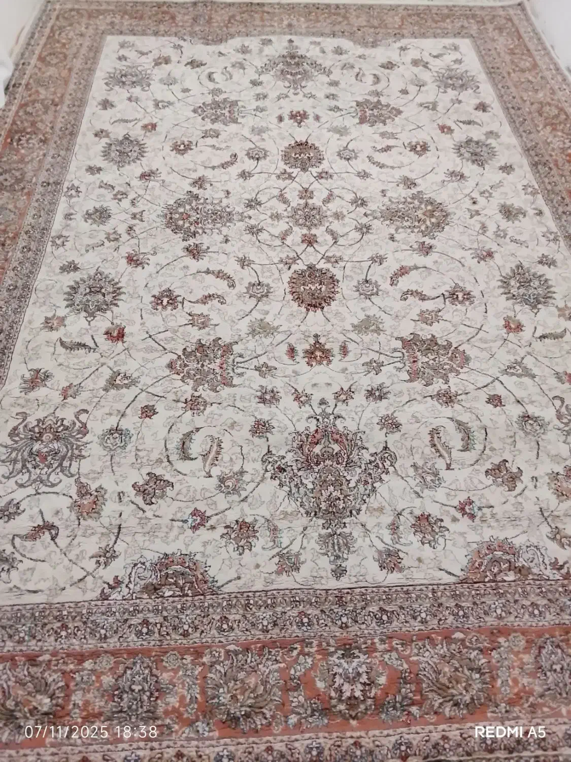 فرش گردویی کرمی 700شانه|فرش|زرگرشهر, |دیوار