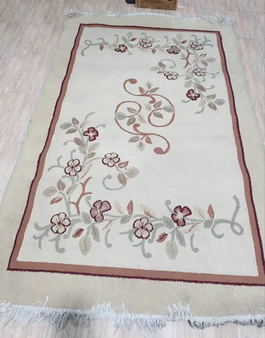 تعدادی فرش|فرش|تهران, فلسطین (میدان انقلاب)|دیوار