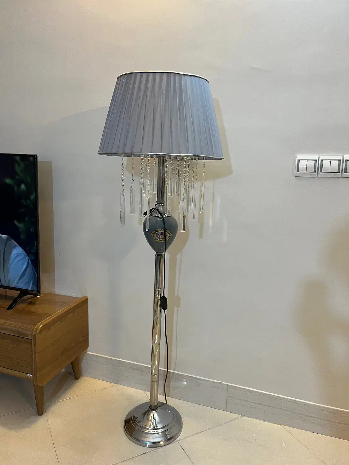 اباژور|چراغ خواب و آباژور|اصفهان, کوی ولی عصر|دیوار