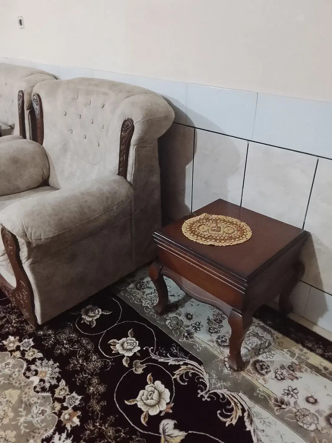 مبلمان ۸نفره با بهترین عسلی چوب|مبلمان خانگی و میز عسلی|الیگودرز, |دیوار