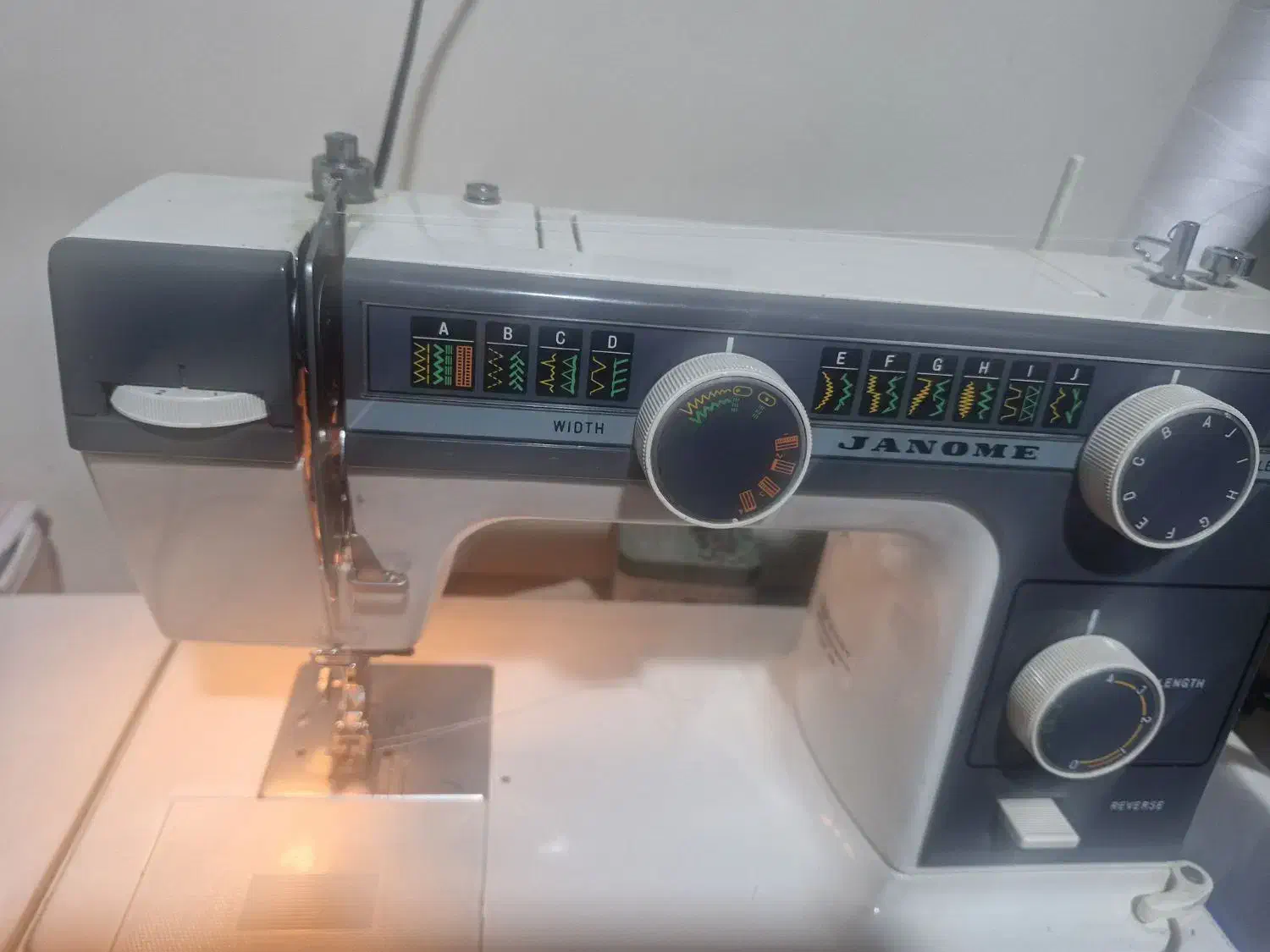 چرخ خیاطی ژانومه|چرخ خیاطی و ریسندگی|اصفهان, رکن الدوله غربی|دیوار