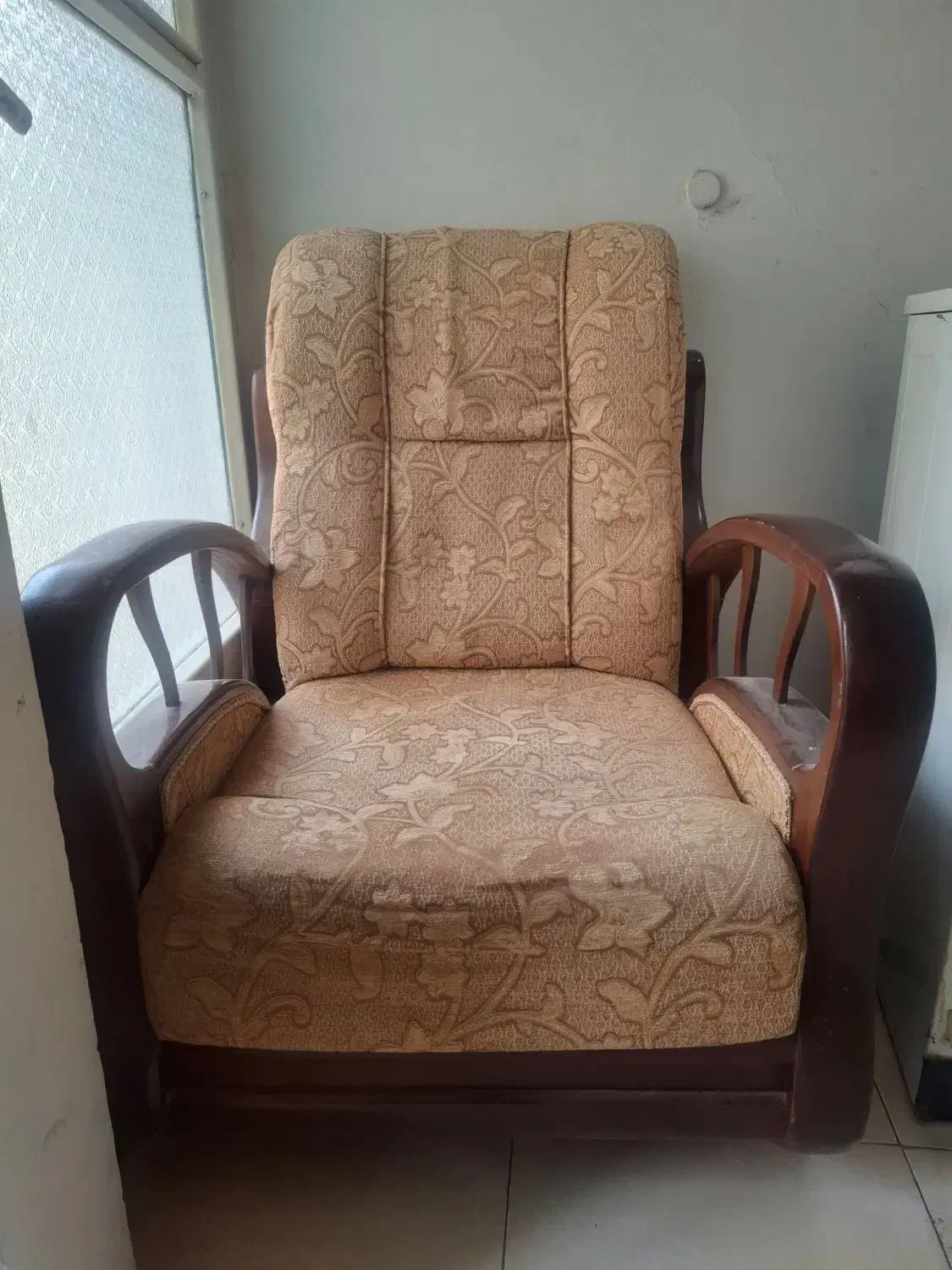 مبل تک نفره چوبی|مبلمان خانگی و میز عسلی|اصفهان, شاه پسند|دیوار