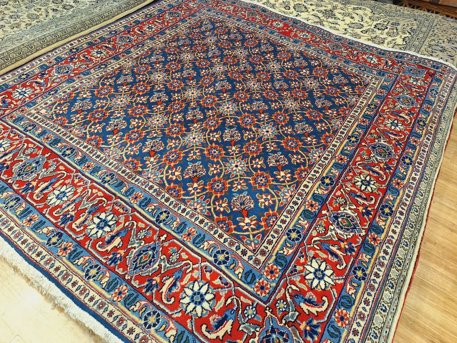 قالی مربع دستباف ساروق نقشه میناخانی|فرش|تهران, اکباتان|دیوار