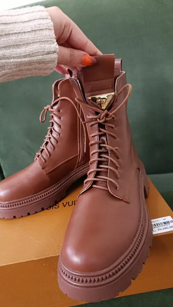 بوت لویی ویتون همراه با شناسنامه (نو)|کیف، کفش، کمربند|اردبیل, |دیوار
