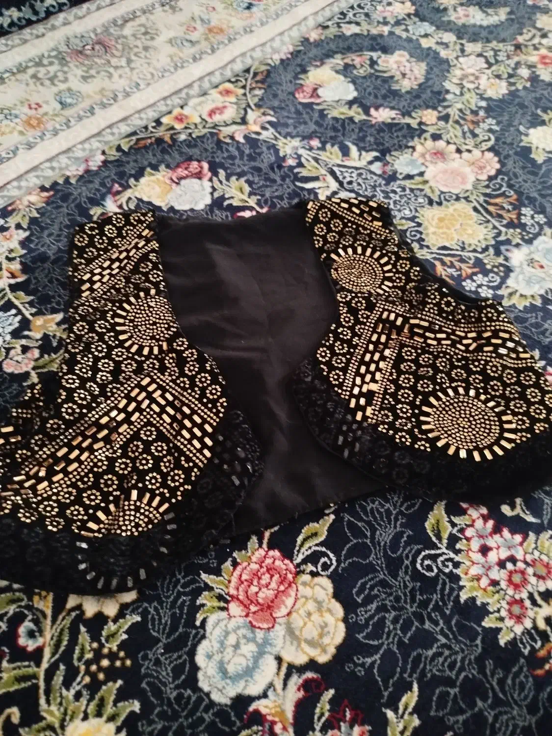 تعدادی لباس کوردی|لباس|کنگاور, |دیوار