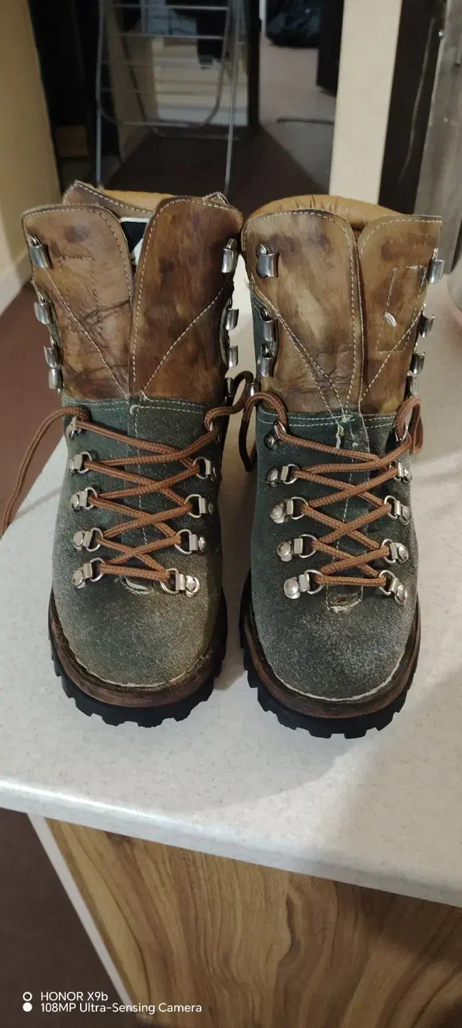 بوت چرم دست دوز|کیف، کفش، کمربند|صدرا-فارس, فاز ۱|دیوار