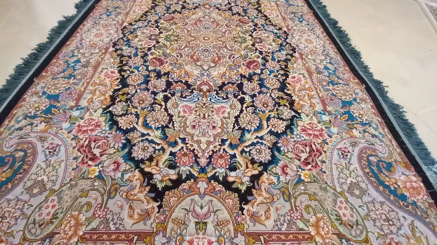 زر نیم طرح سالاری|فرش|تبریز, |دیوار