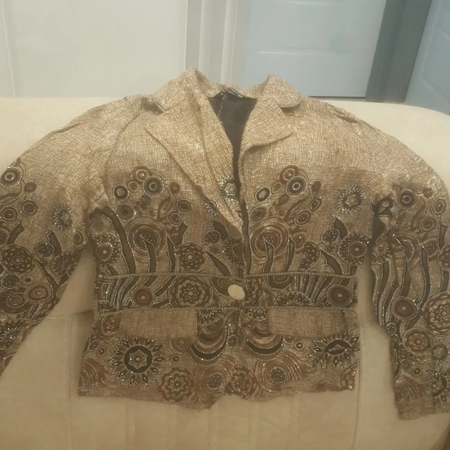 لباس مجلسی|لباس|مشهد, تربیت (صدف)|دیوار