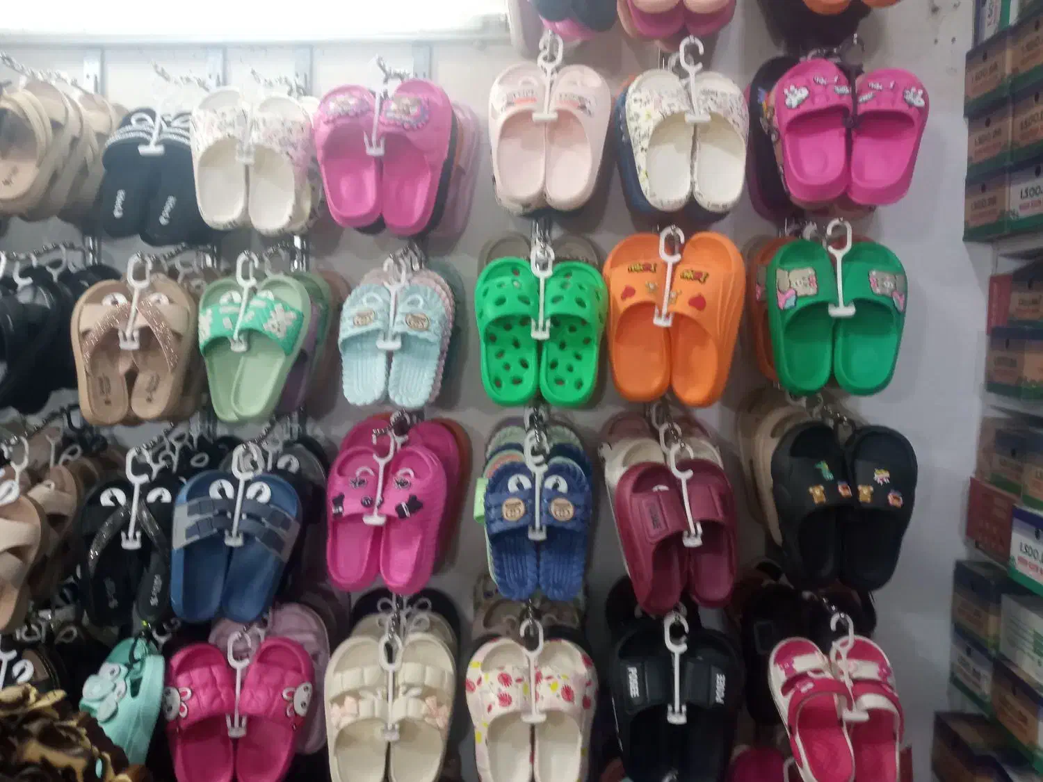 فروش عمده دمپایی و صندل|کیف، کفش، کمربند|کوهدشت, |دیوار