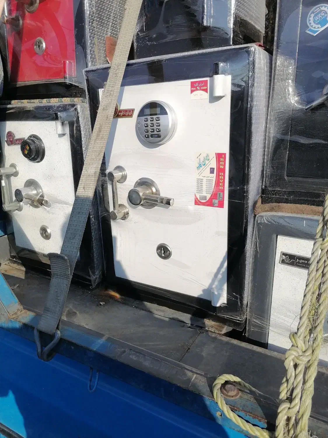 گاوصندوق در همه ابعاد|ابزارآلات|اندیشه, اندیشه فاز ۱|دیوار