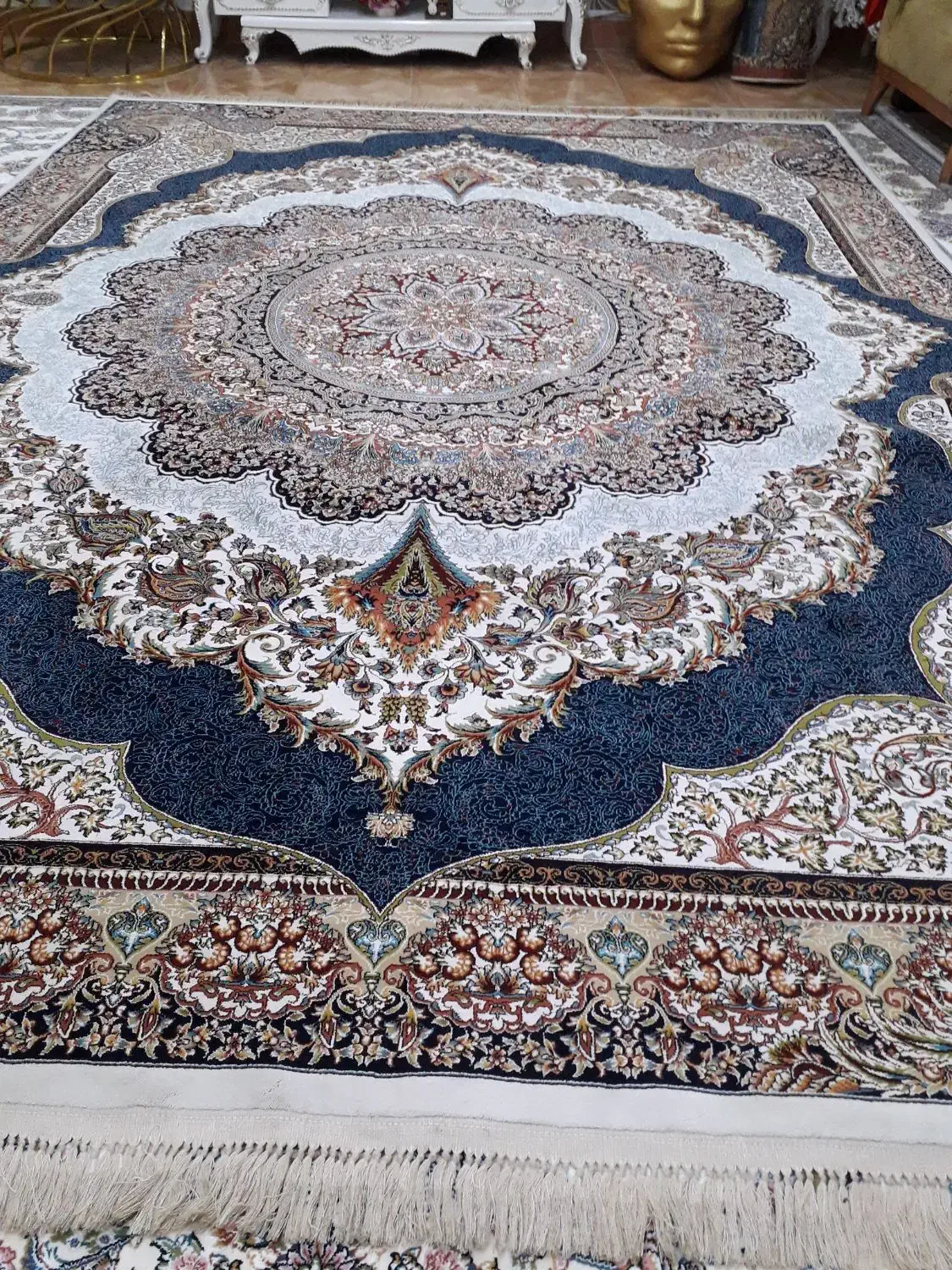 فرش ۷۰۰ شانه دسباف گونه|فرش|رشت, لاکان|دیوار