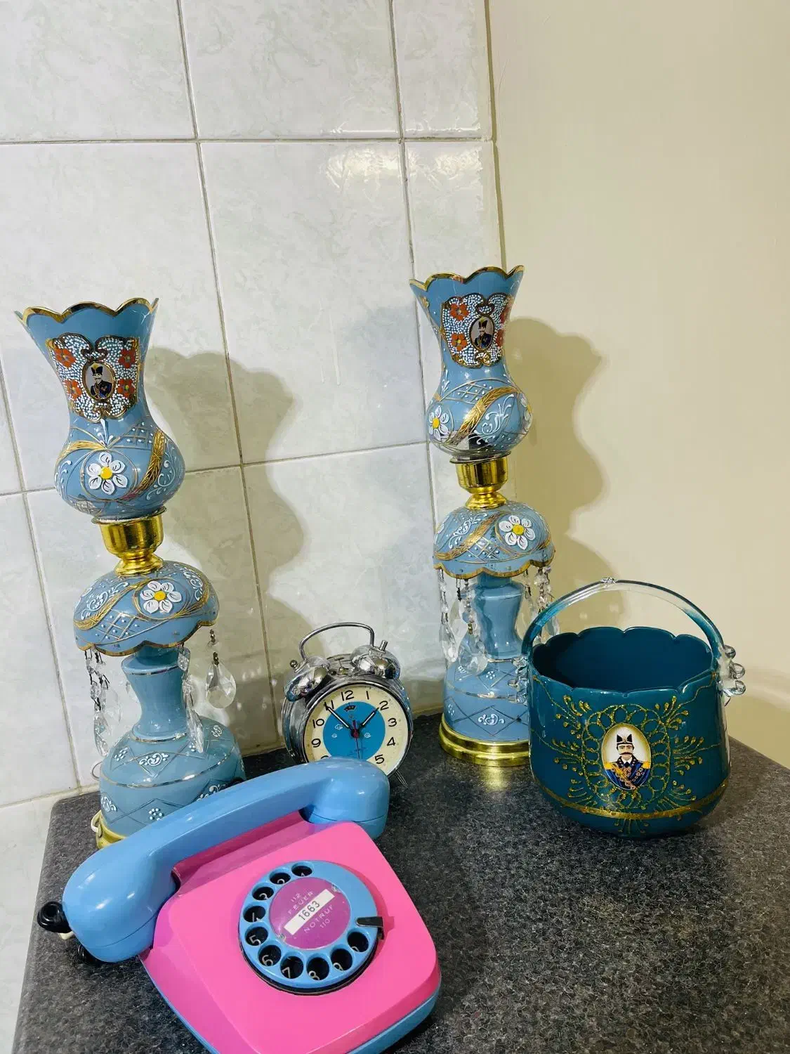 مجموعه آنتیک ،اصل و کهنه|کلکسیون اشیاء عتیقه|اصفهان, بهارستان|دیوار