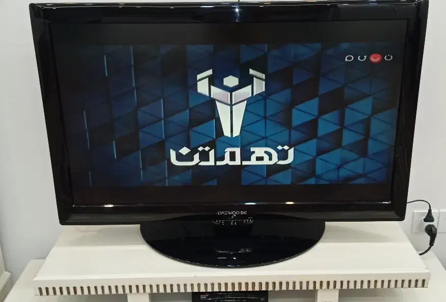 تلوزیون ال سی دی ۴۲اینچ فول اچ دی فوق العاده تمیز|تلویزیون و پروژکتور|فرمهین, |دیوار