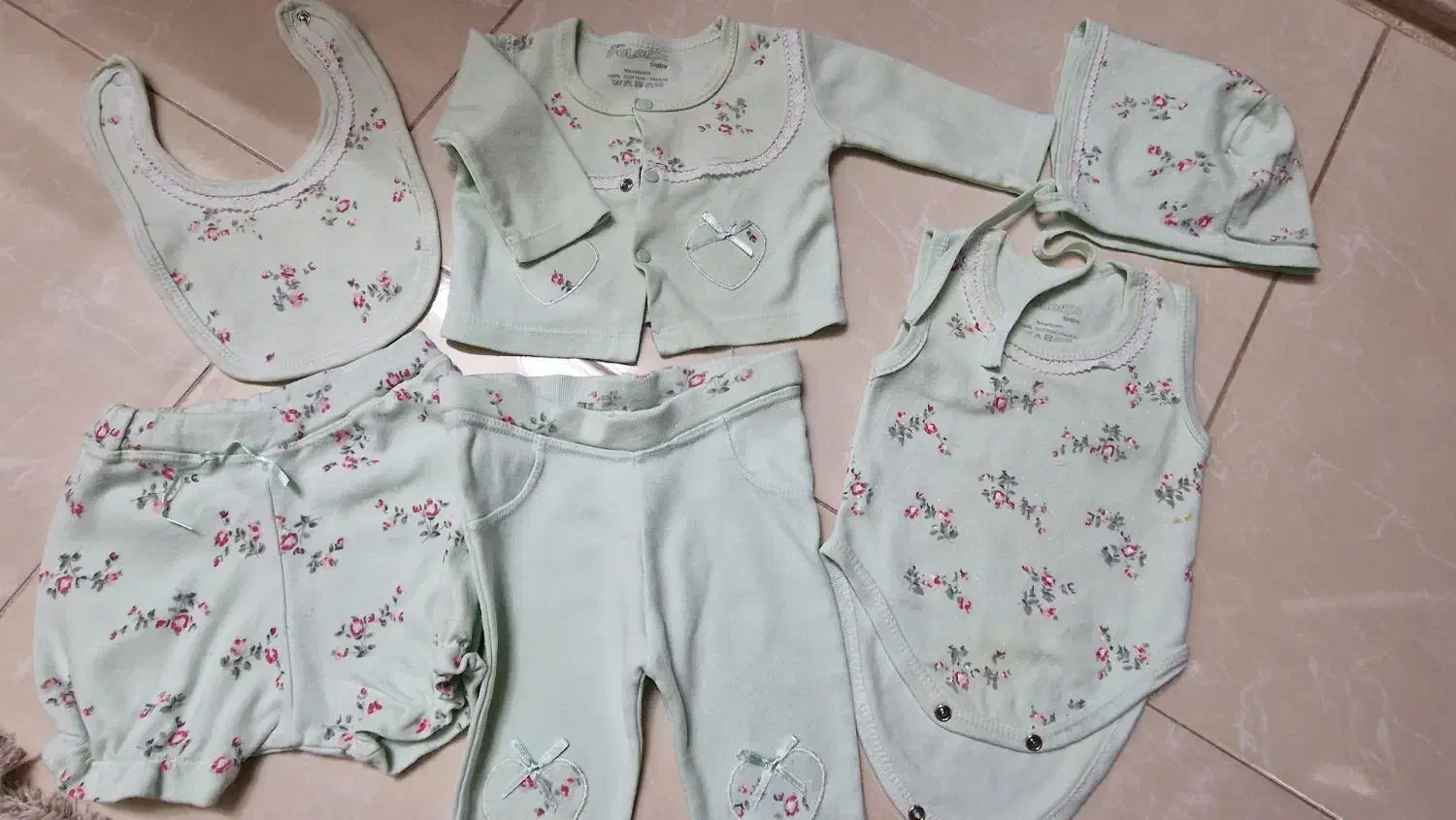 کلی لباس نوزادی قیمت مناسب|کفش و لباس بچه|قم, عمار یاسر|دیوار