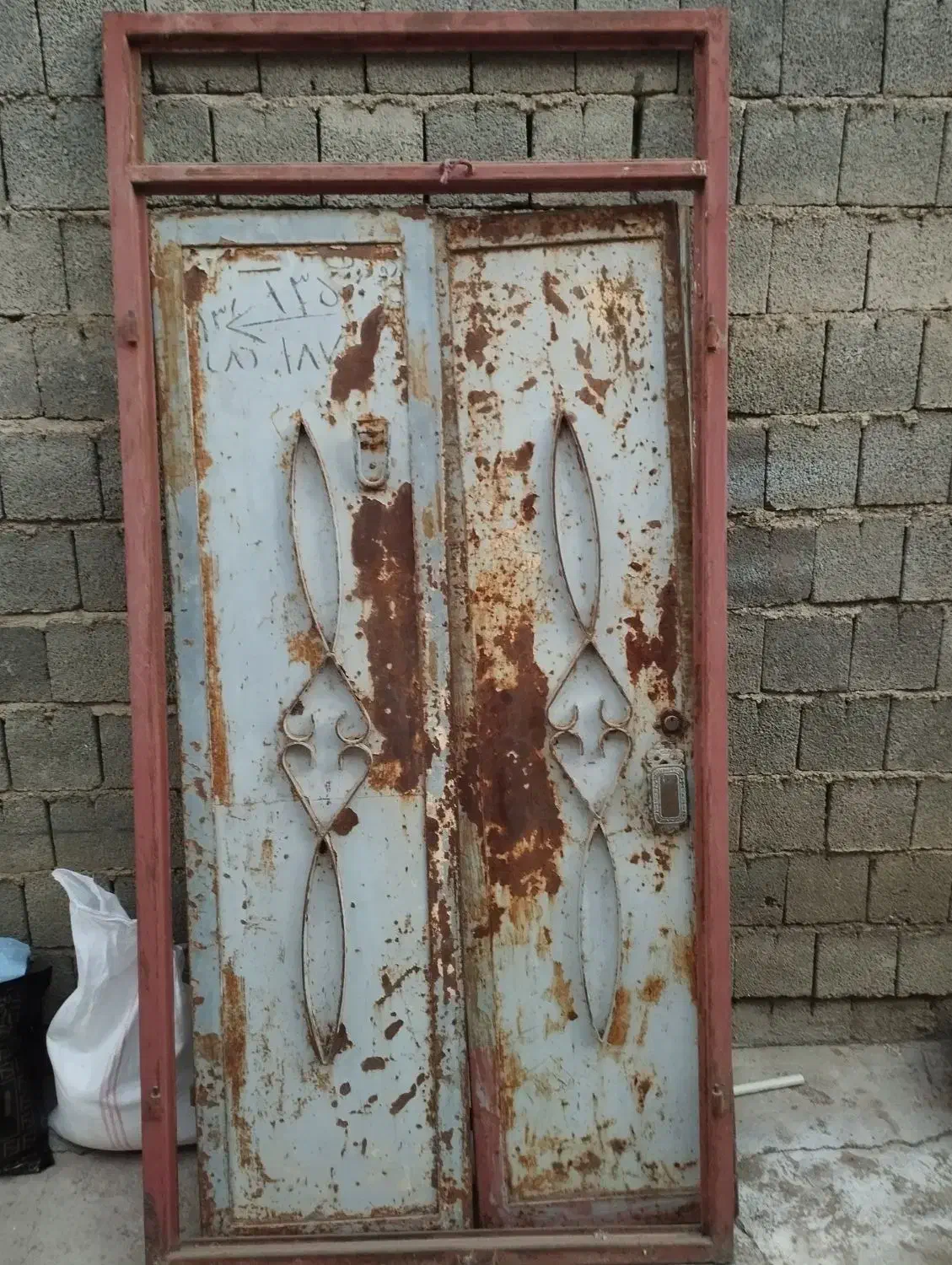 آبگرم کن ودرحیاط وظرفشویی همراه کابینتش وآبچکان|آبگرمکن، پکیج، شوفاژ|سقز, |دیوار