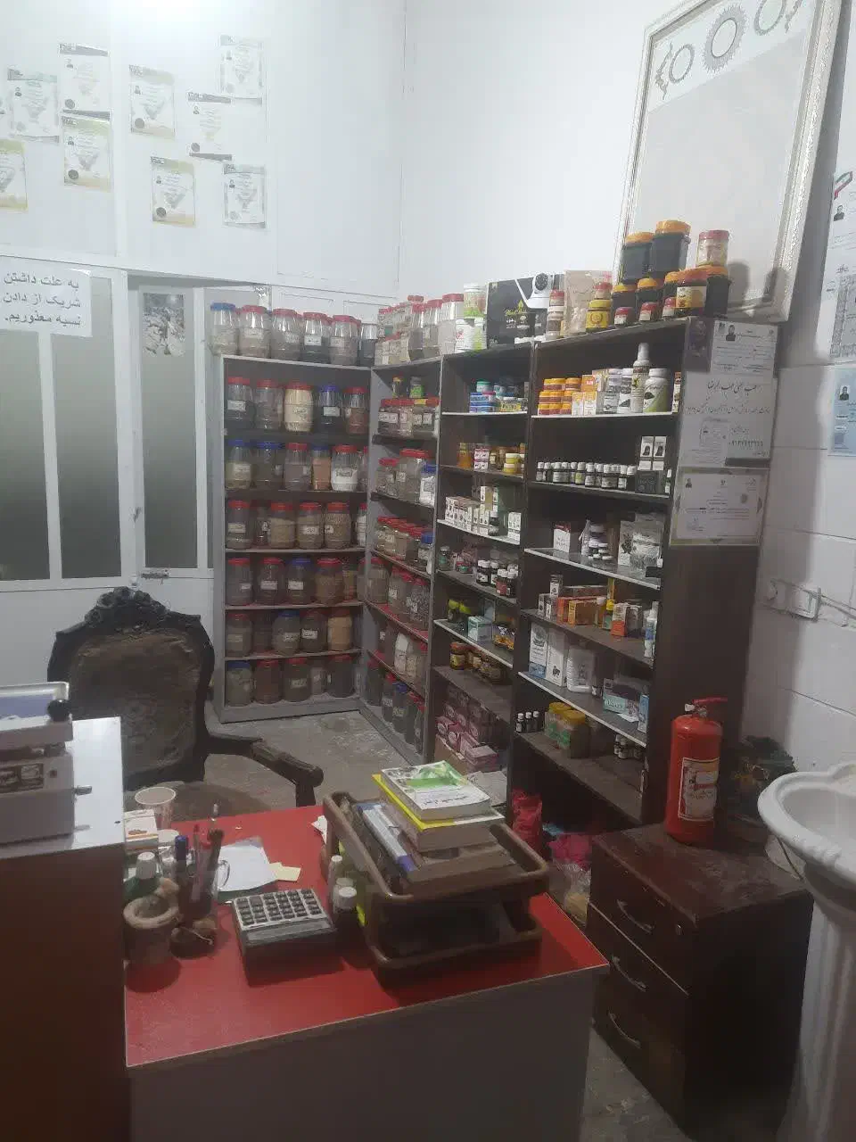 واگذاری مغازه عطاری|اجارهٔ مغازه و غرفه|خمین, |دیوار