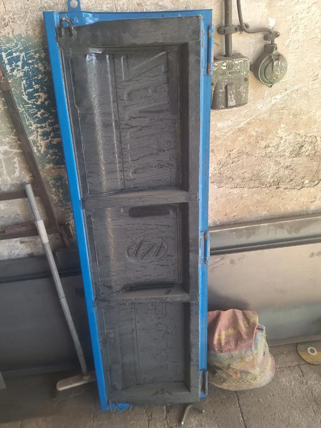 در عقب لگنی نیسان|قطعات یدکی و لوازم جانبی|گرمدره, |دیوار