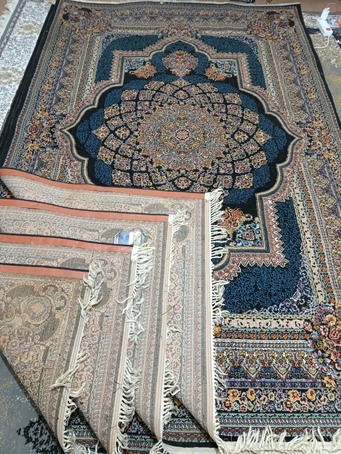 ۴ تا فرش ۶متری ۷۰۰ شانه کاملا سالم همگی باهم۱۳۹۰۰ت|فرش|مراغه, |دیوار
