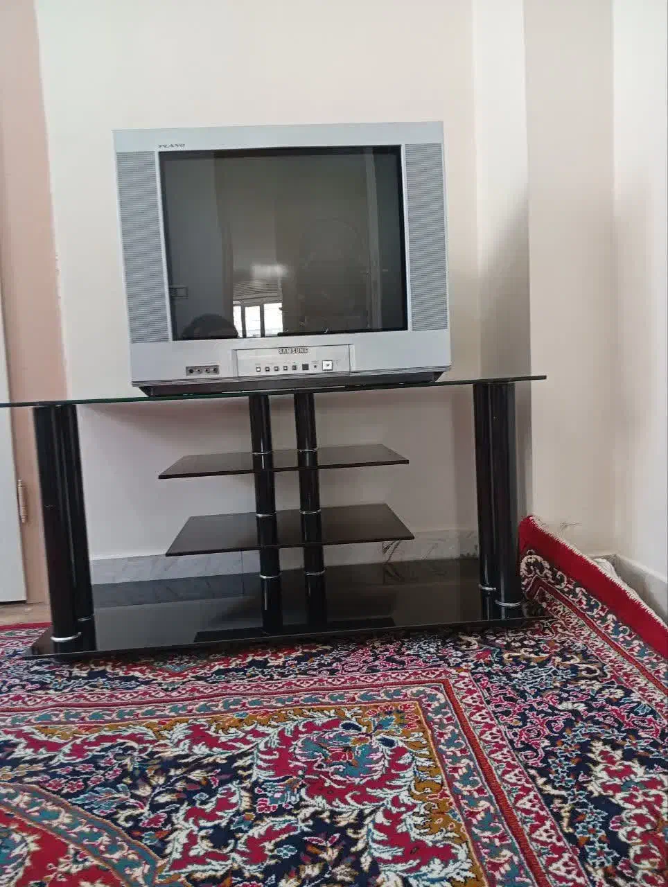 تلویزیون۲۱اینچ،میز تلویزیون شیشه ای،دستگاه دیجیتال|تلویزیون و پروژکتور|سنقر, |دیوار
