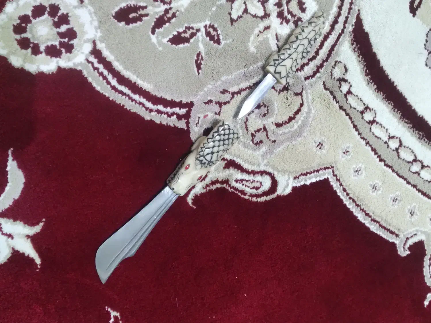 چاقوبادسته استخوان کنده کاری شده|کلکسیون اشیاء عتیقه|قزوین, |دیوار