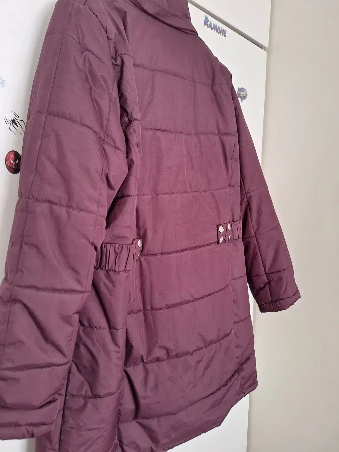 کاپشن|لباس|شیراز, دلگشا|دیوار