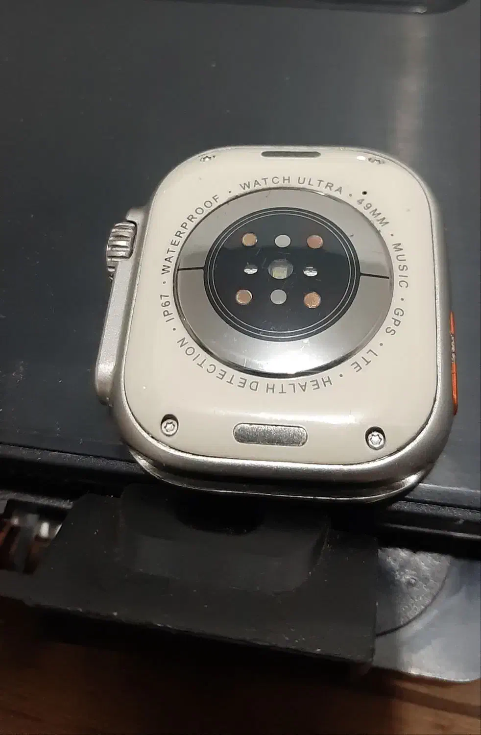 اپل واچ اولتر|ساعت|قدس, شهر‌قدس|دیوار