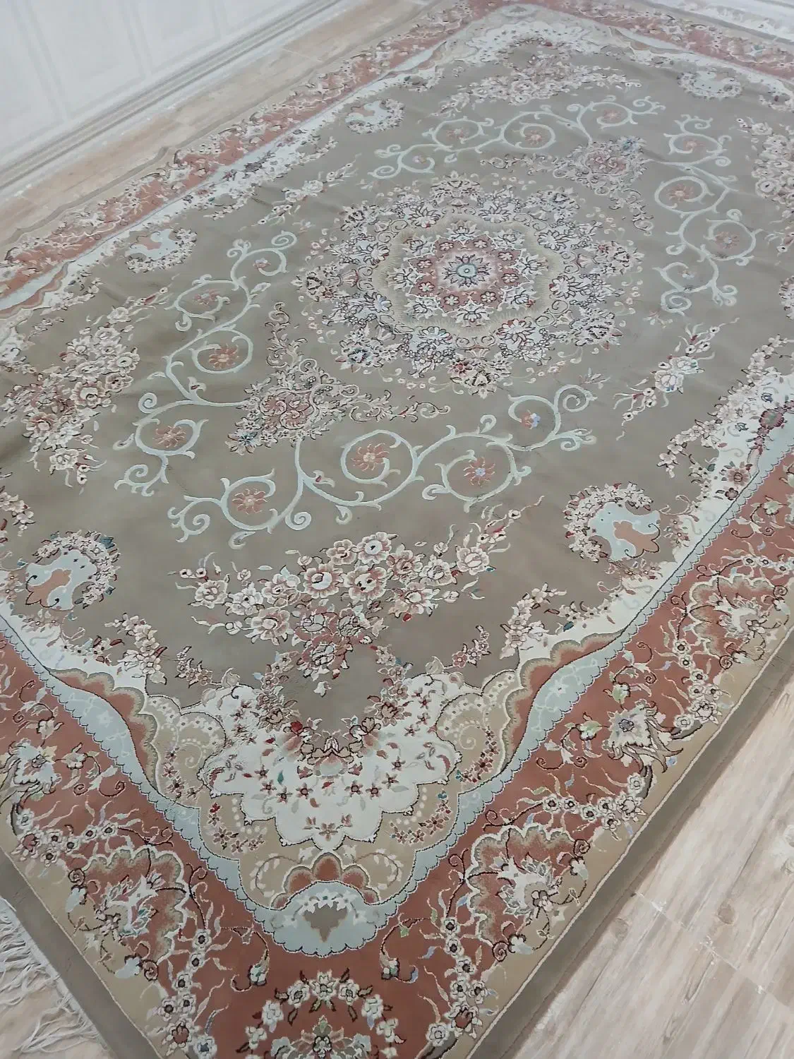 فرش ۹متری۷۰۰شانه دوجفت|فرش|بهارستان, |دیوار