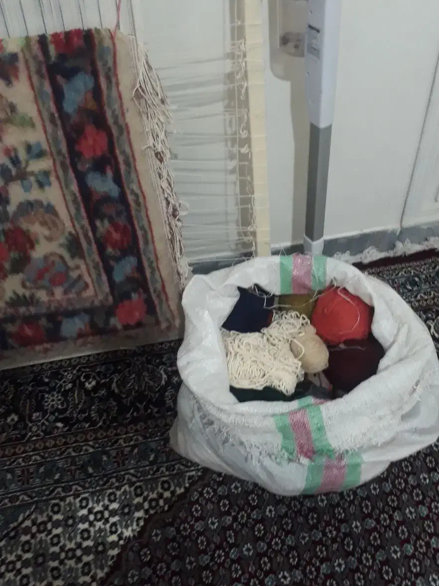 قالیچه دست بافت|لوازم خیاطی و بافتنی|خرم‌آباد, |دیوار