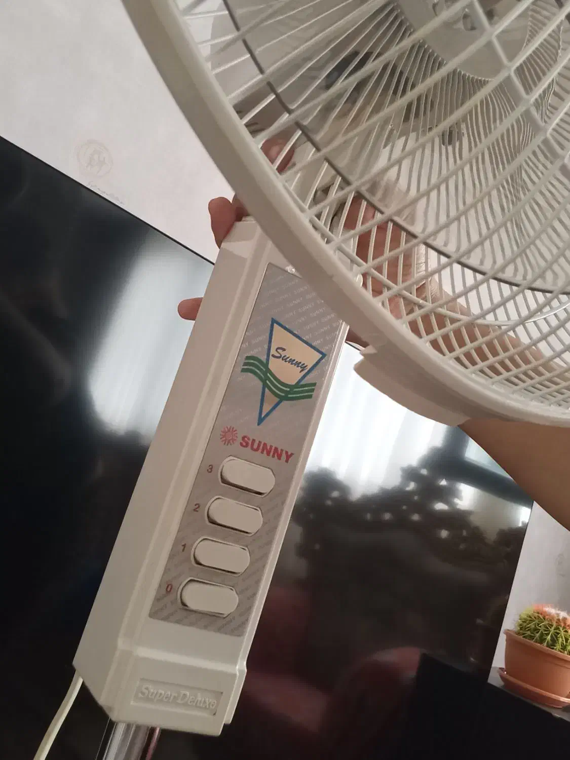 پنکه ایستاده ثانی|پنکه و تصفیهکنندهٔ هوا|تبریز, |دیوار