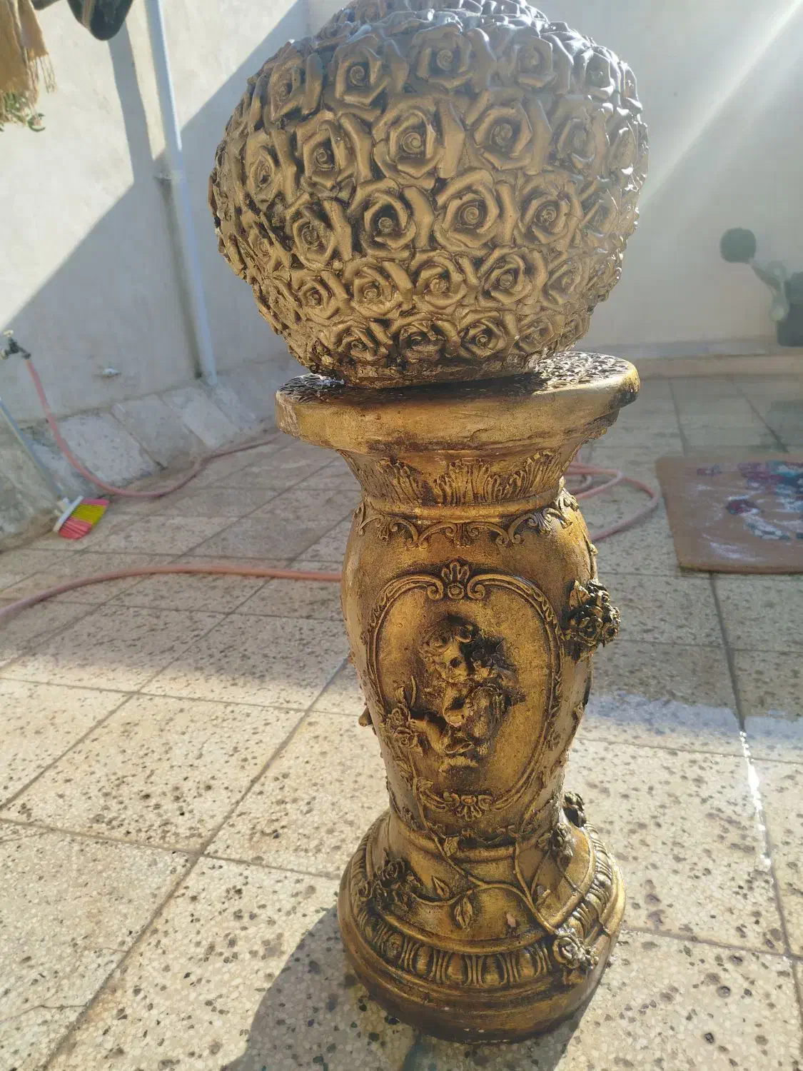 پایه گل /کنارسالنی دوعدد،وگلدان طلایی سالم|صنایع دستی و سایر لوازم تزئینی|مشهد, پنجتن|دیوار